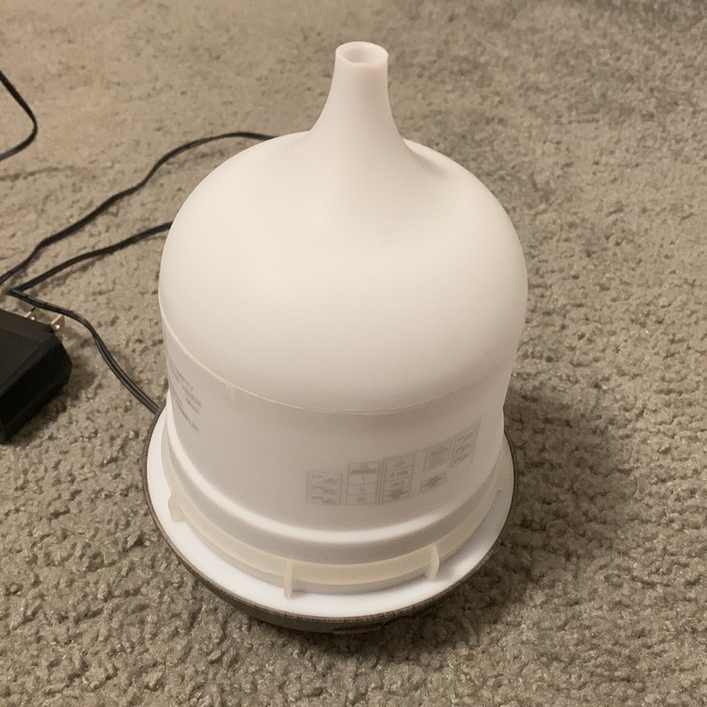 Ceramic LED Color Changing Essential Oil Diffuser - Picture 2 of 2